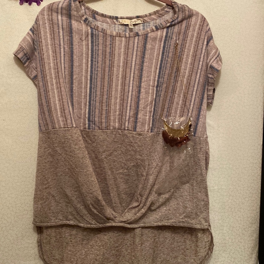 Cute taupe colored top NWT comes with necklace.